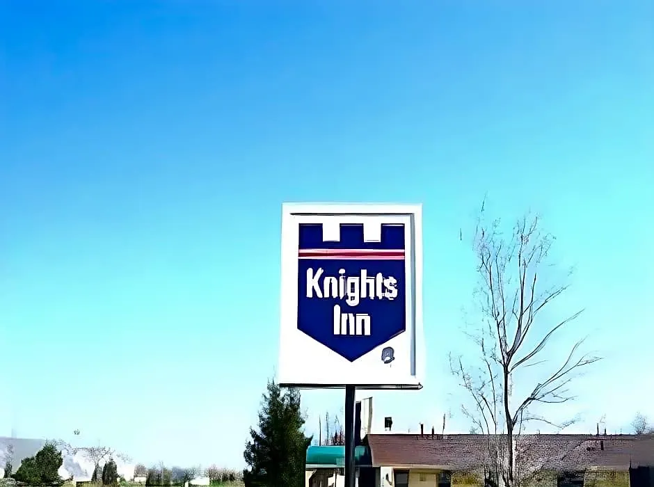 Knights Inn Racine-1