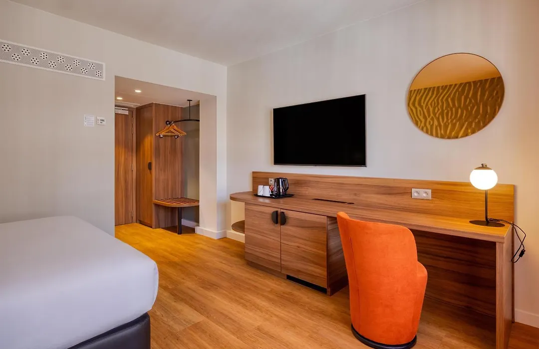 Hilton Garden Inn Brussels City Centre-1