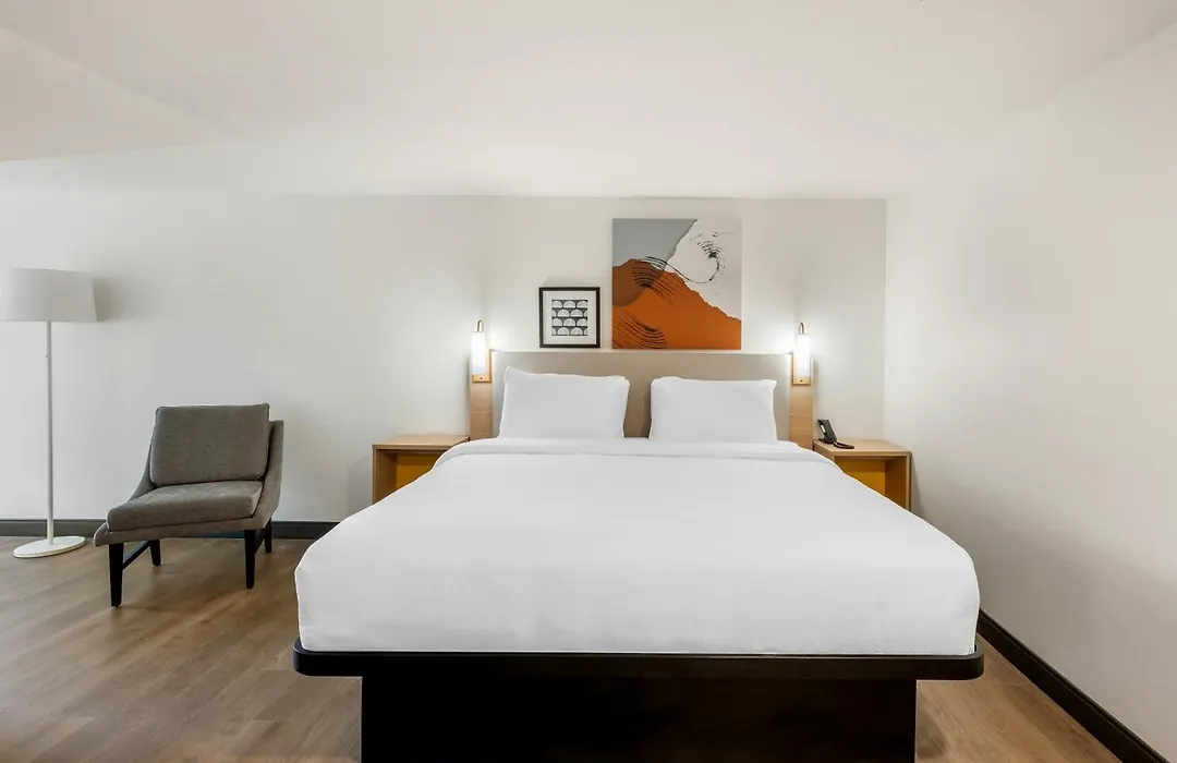 Spark By Hilton Freeport-1