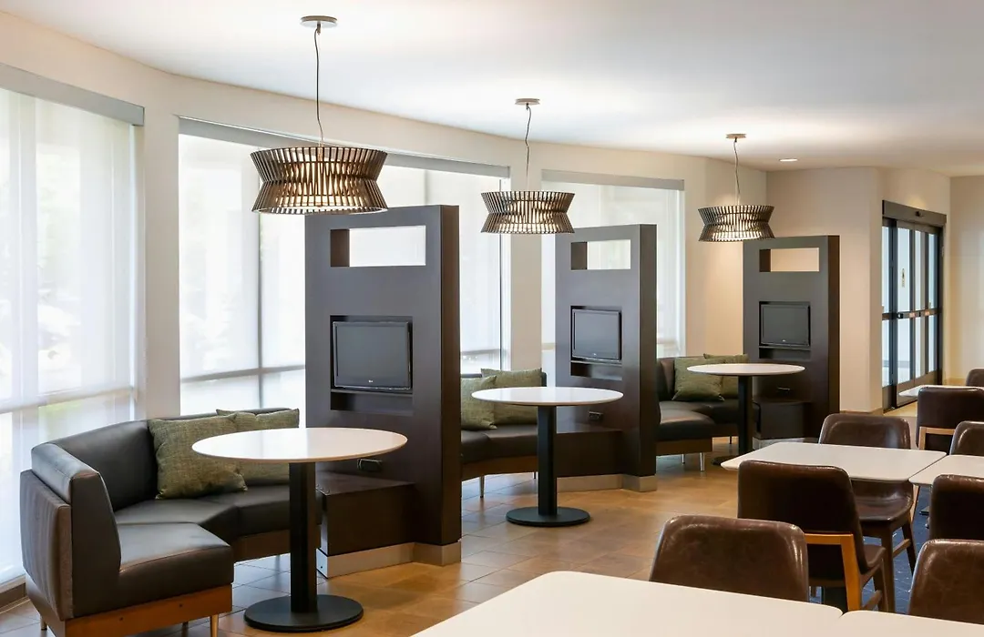 Courtyard By Marriott Madison West / Middleton-1