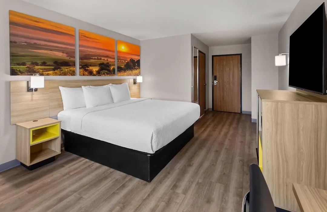Days Inn By Wyndham Mankato-1