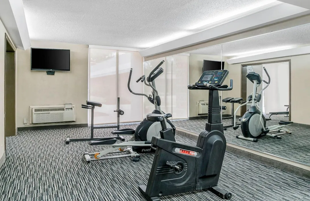 Quality Inn & Suites Livonia - Detroit-1