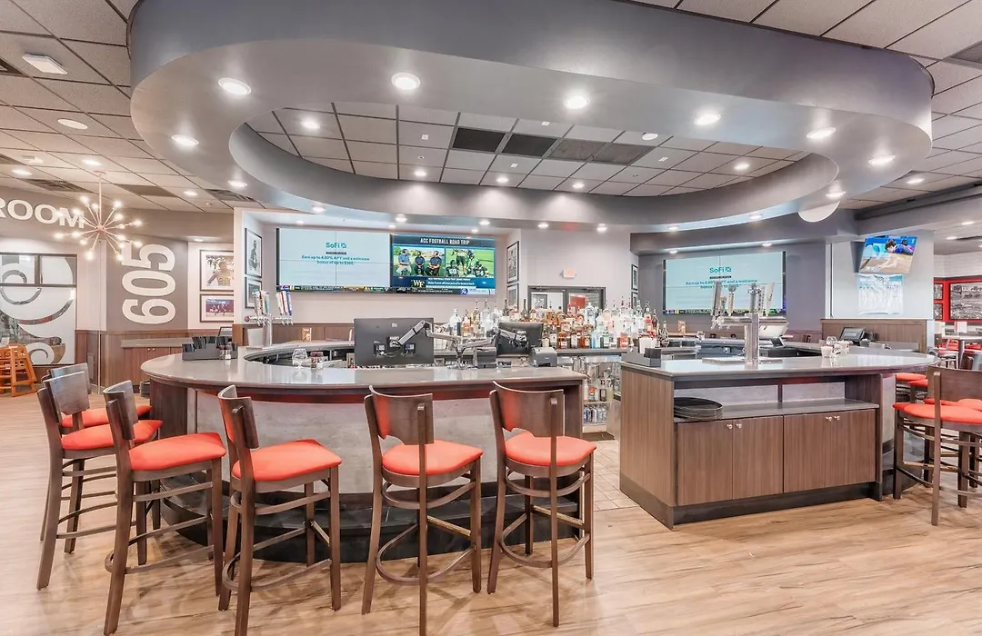 Ramada By Wyndham Sioux Falls Airport - Waterpark Resort & Event Center-1