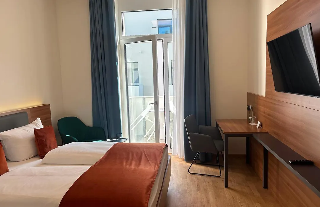 sevenDays Hotel BoardingHouse-1
