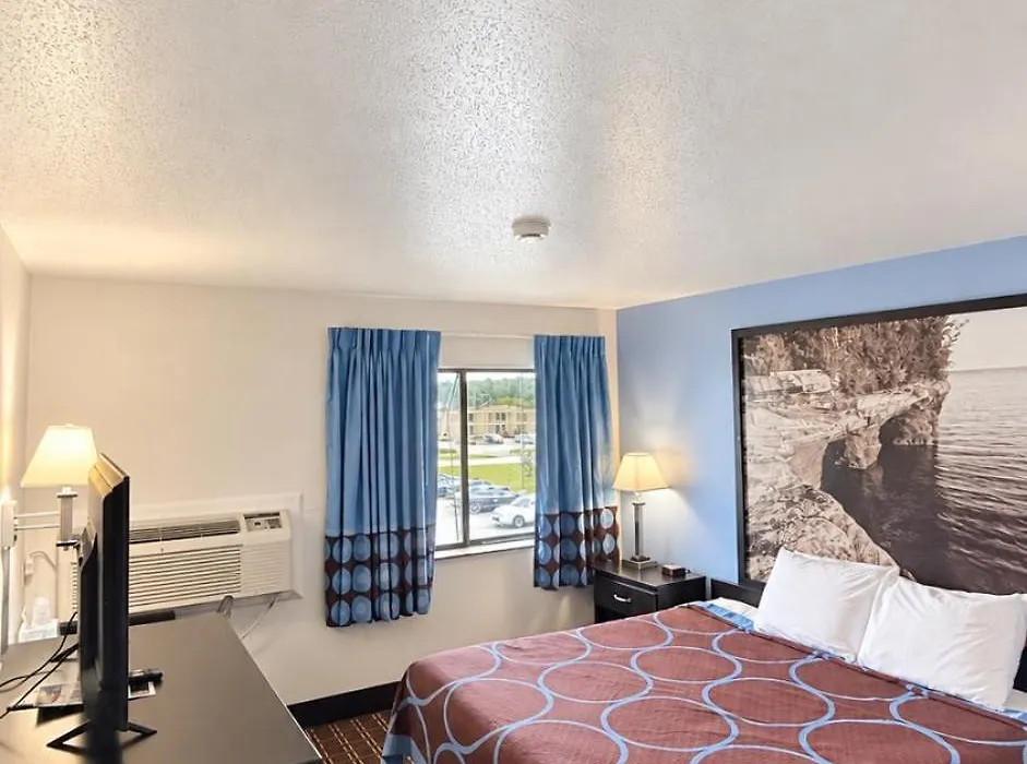Super 8 By Wyndham Wisconsin Dells-1