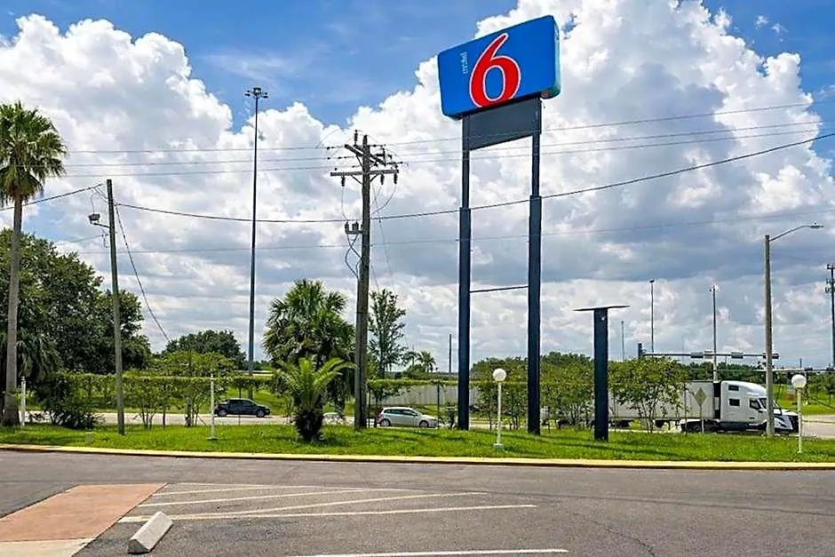 Howard Johnson Lake City-1