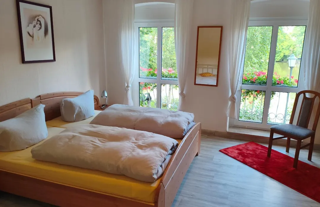 Hotel-Pension Schloss -Miramar-1