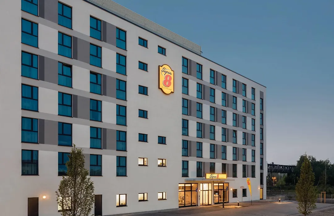Super 8 By Wyndham Oberhausen Am Centro-1