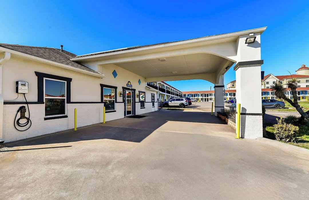 Days Inn By Wyndham Gainesville-1