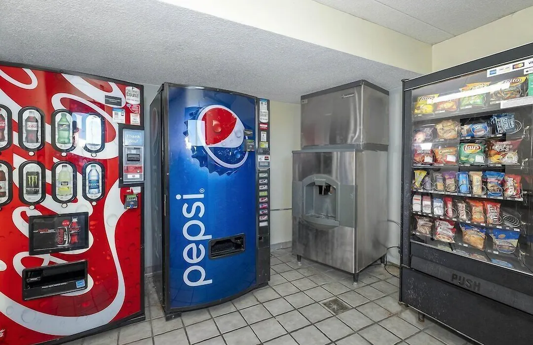 Travelodge By Wyndham Peoria-1