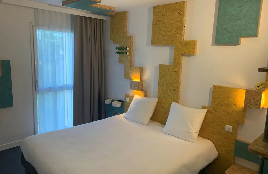 greet Hotel Rennes Pace-1