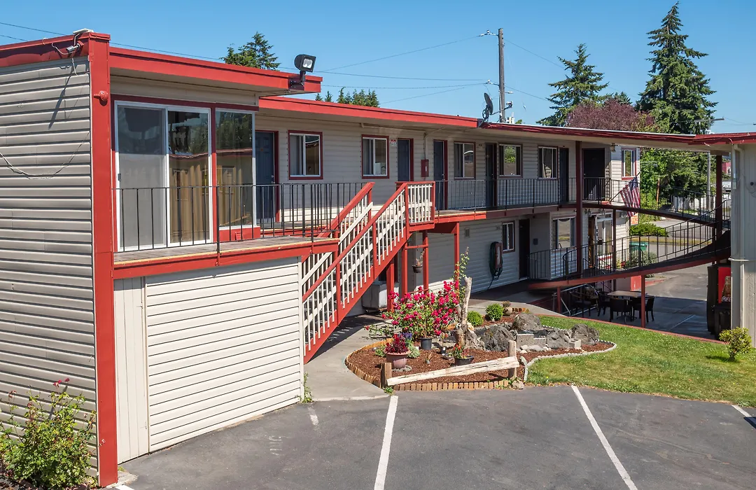 Riviera Inn-1