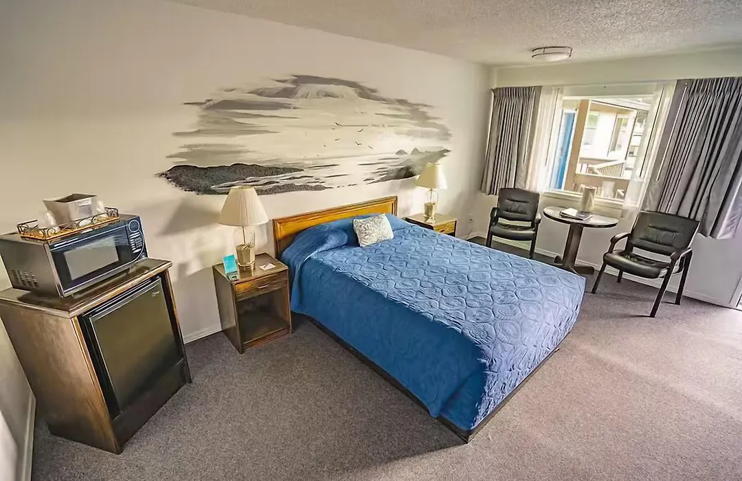 Lighthouse Cove Inn-1