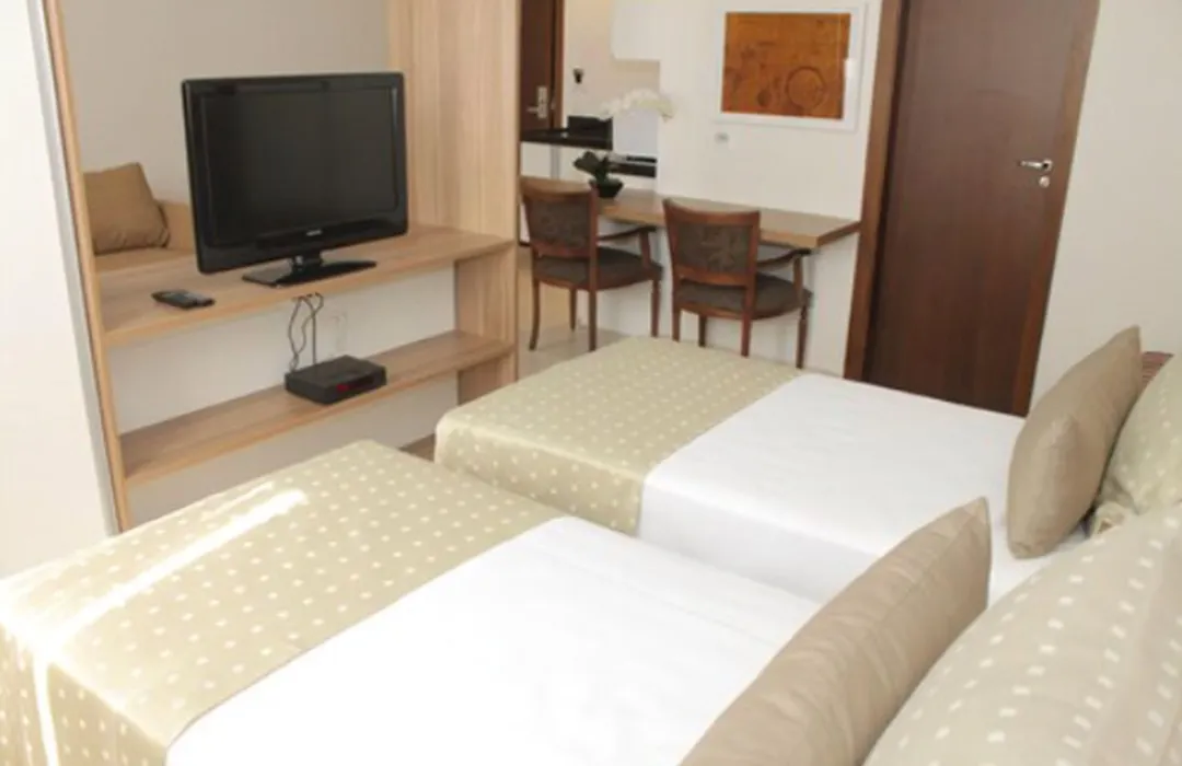 Faria Lima Flat Service-1
