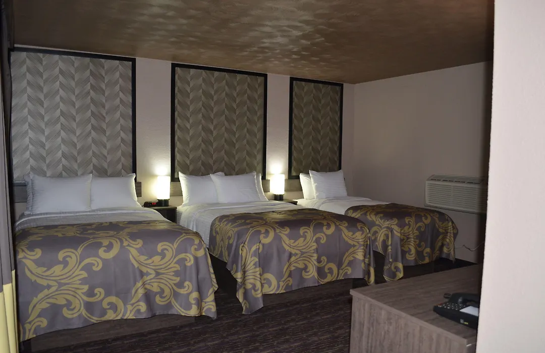Aarya Hotel By Niagara Fashion Outlets-1