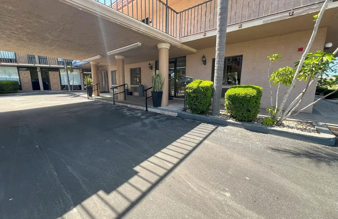 Tarpon Shores Inn-1