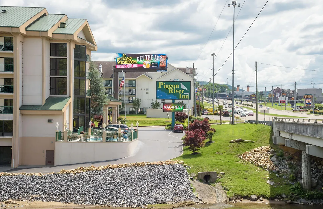 Pigeon River Inn-1