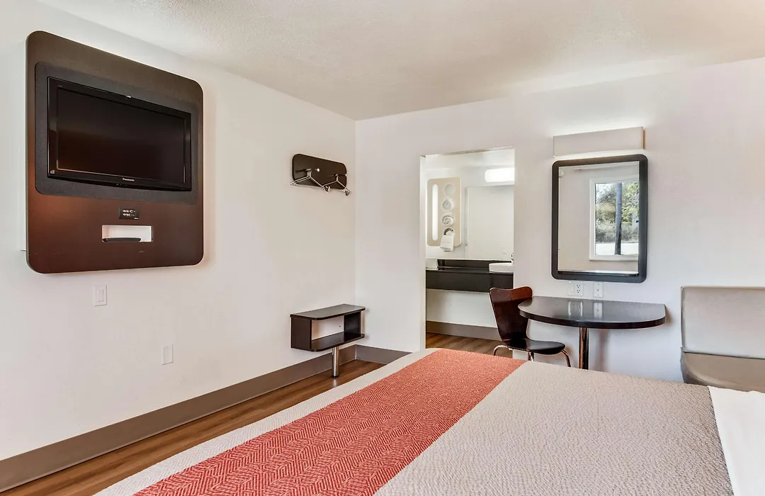 Motel 6-Youngstown, Oh-1
