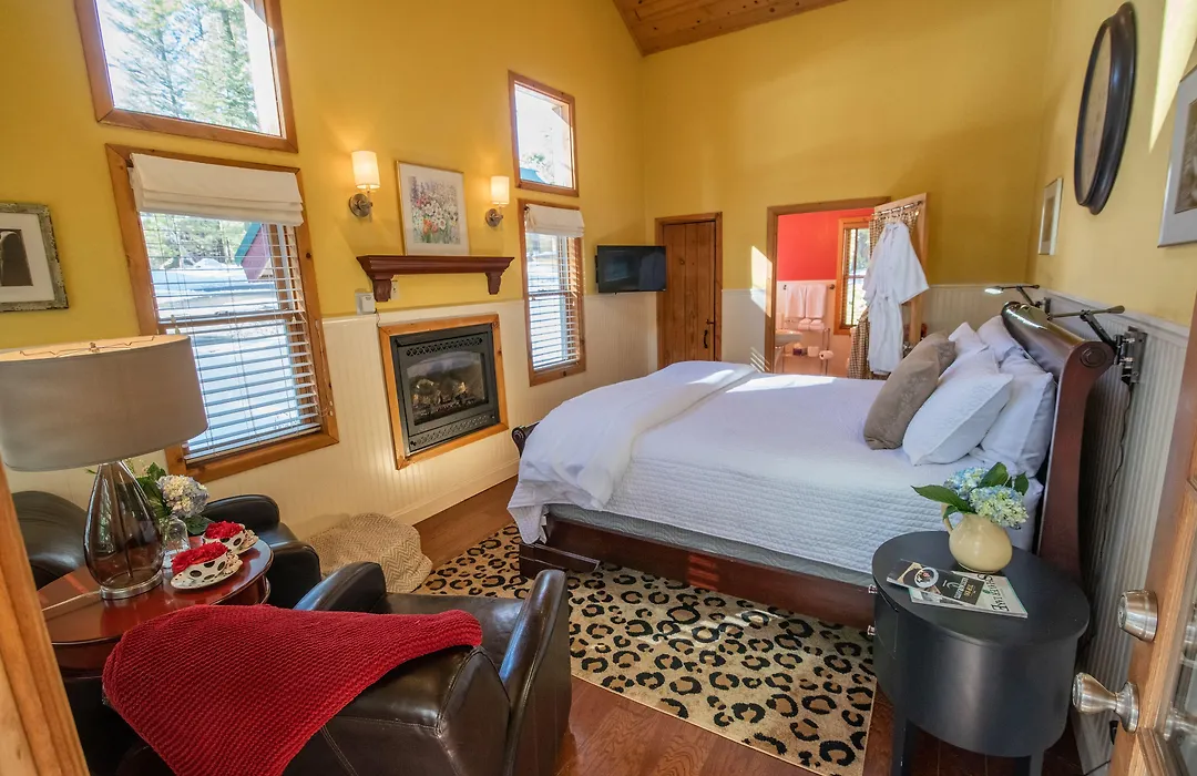 Elliott House Boutique Inn-1