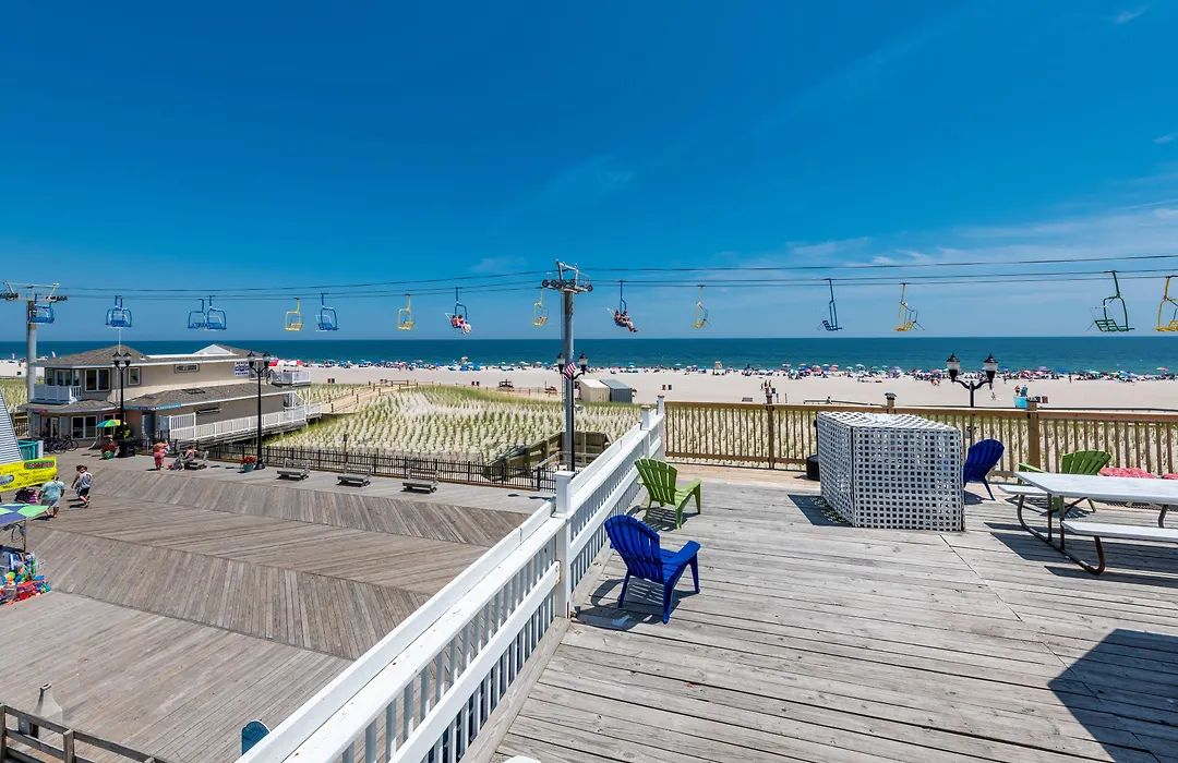 Boardwalk Hotel Charlee & Apartments Beach Hotel Oceanfront-1
