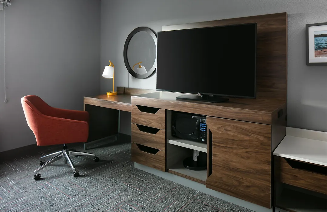 Hampton Inn & Suites West Bend-1