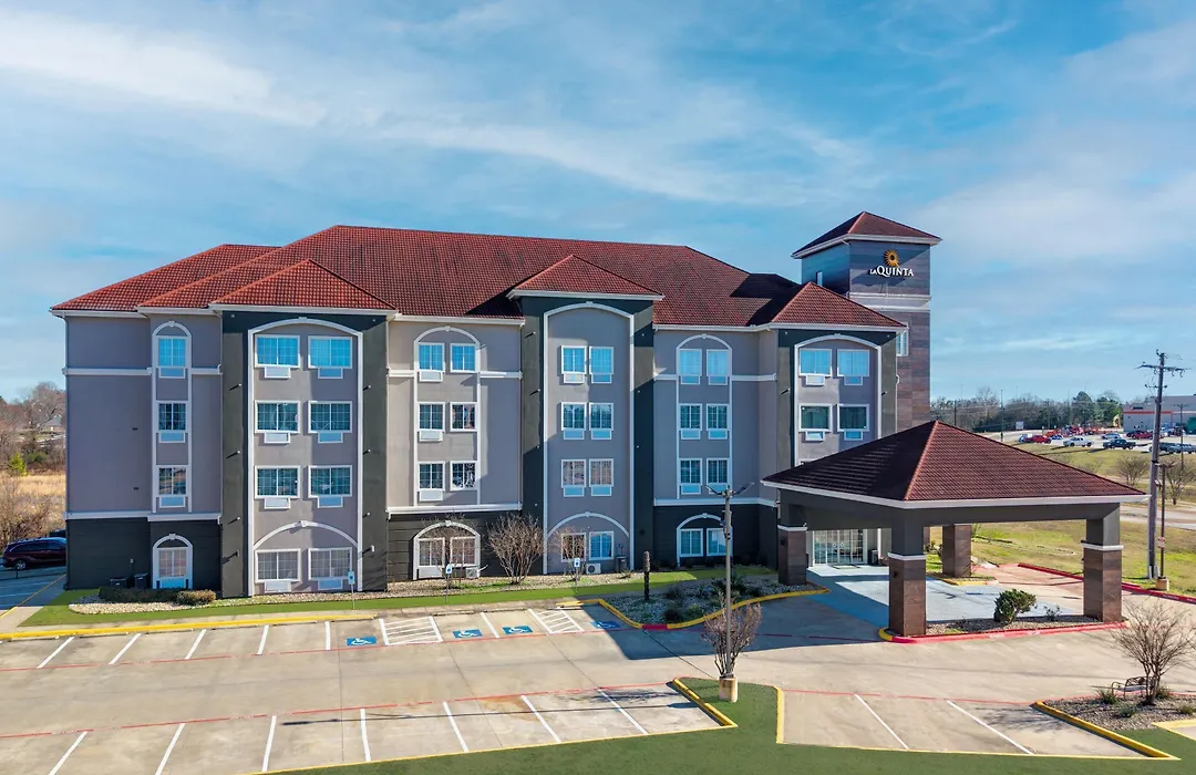 La Quinta Inn And Suites By Wyndham Paris-1