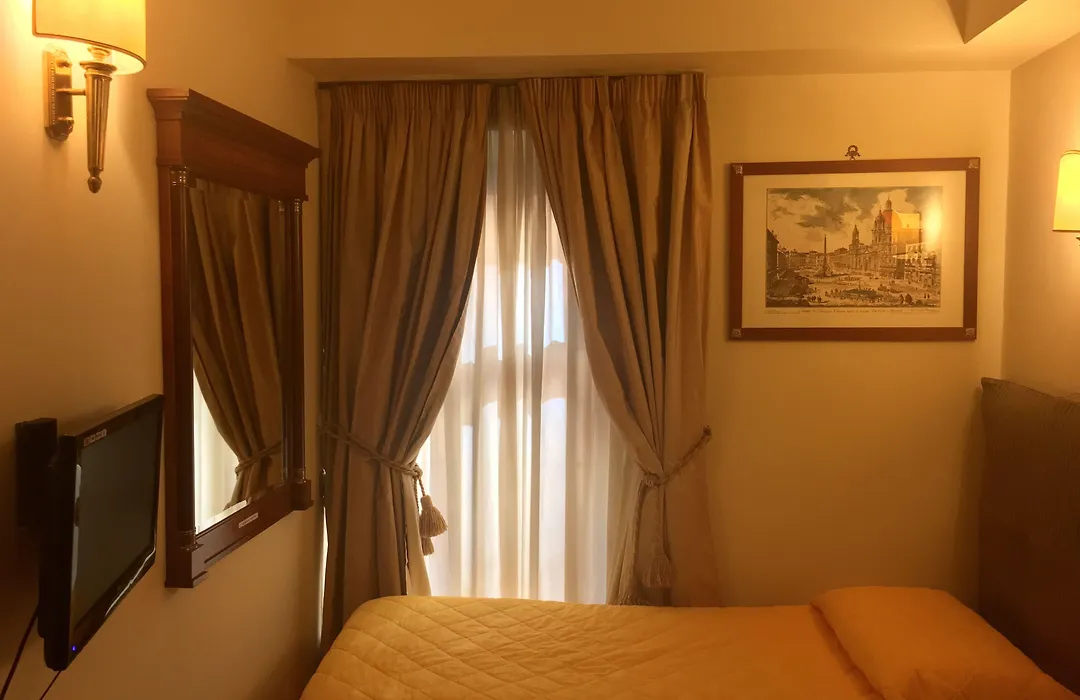 Luxury Rooms H 2000 Roma-1