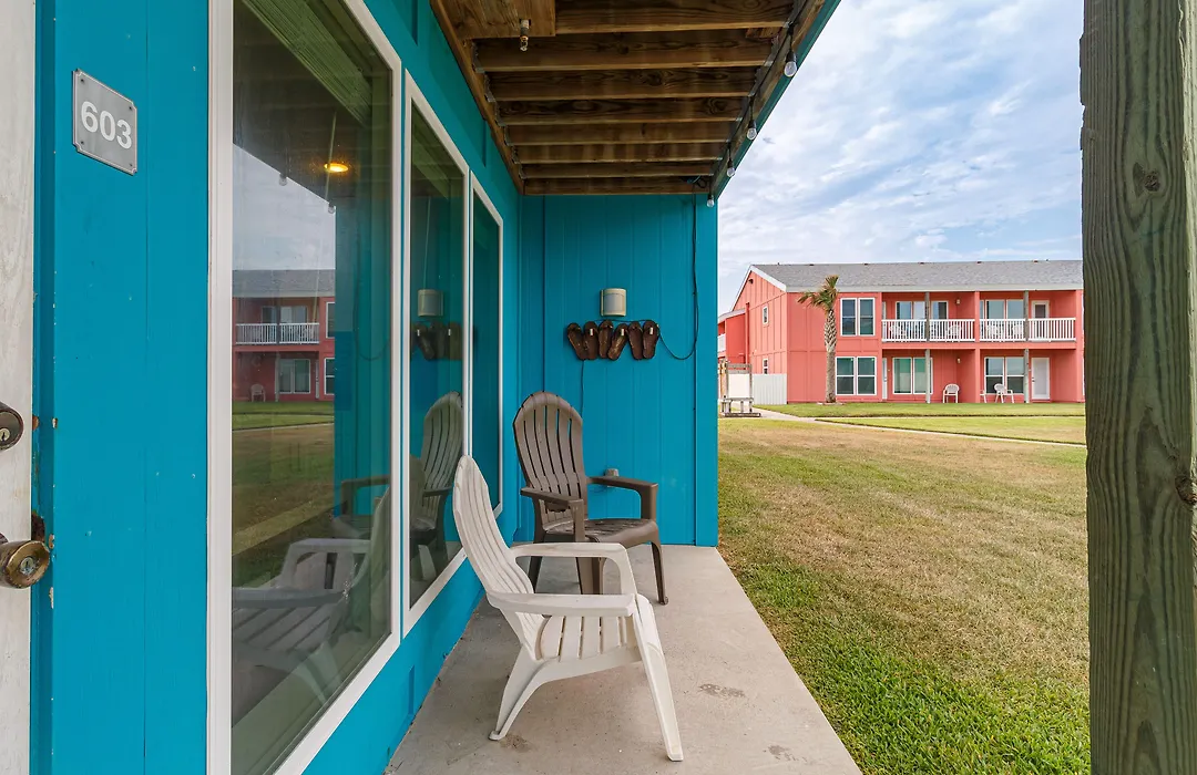 Executive Keys Condominiums On The Beach-1