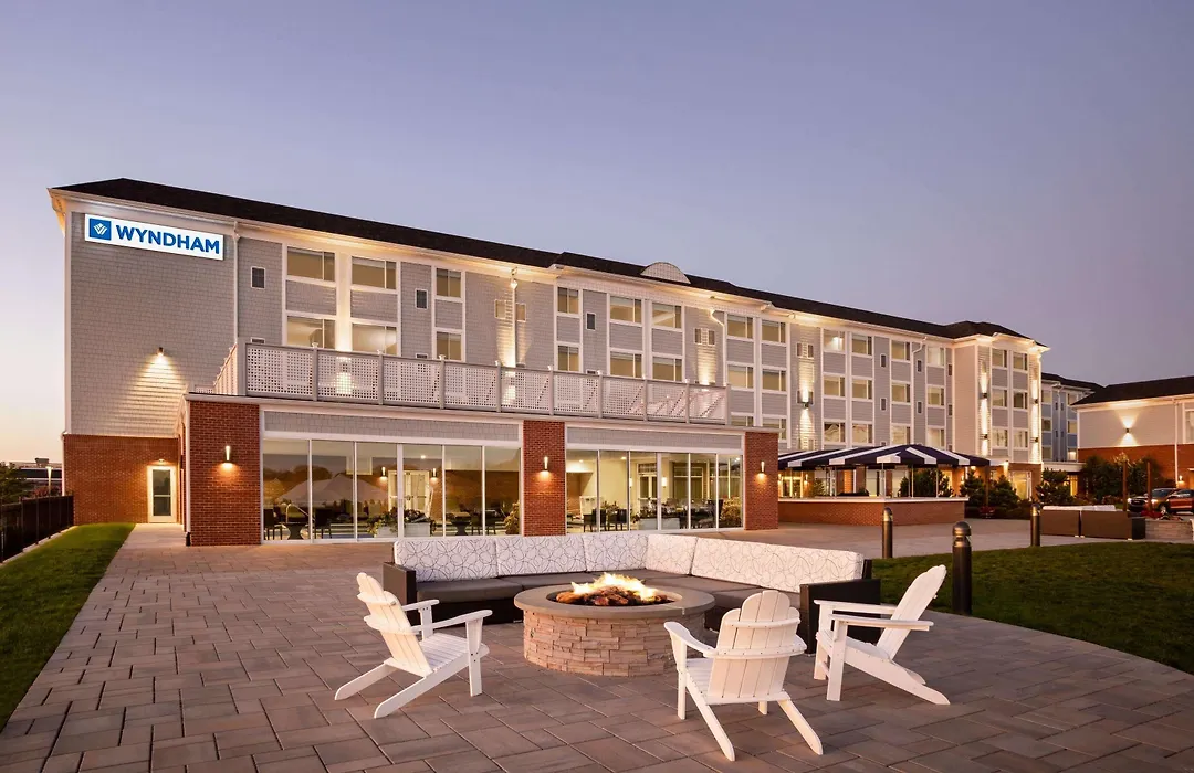 Wyndham Newport Hotel-1