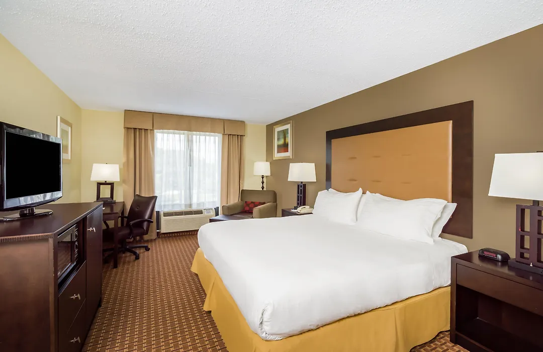 Holiday Inn Express Hotel & Suites-North East By Ihg-1