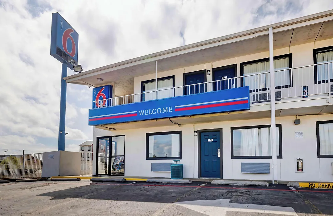 Motel 6 Denton, Tx - Unt-1