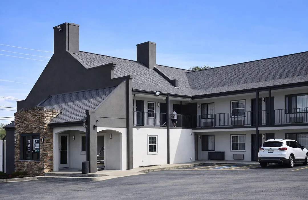 Quarters Inn&Suites-1