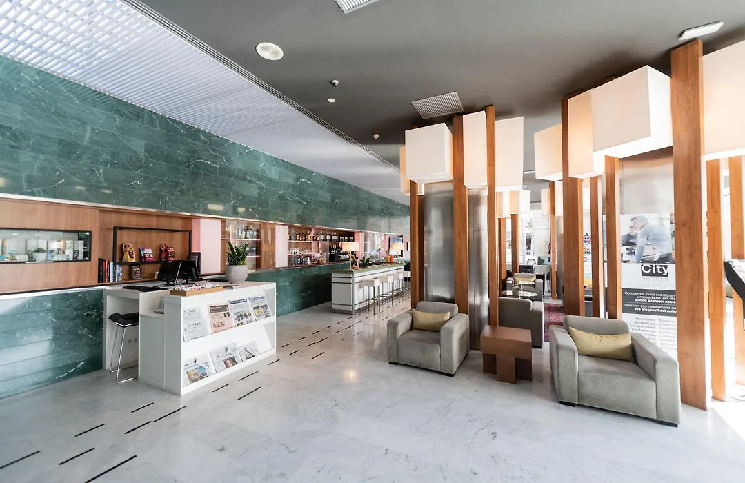 Aparthotel Atenea Barcelona-1