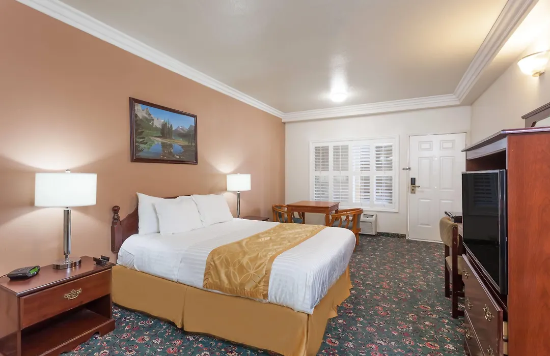 Days Inn & Suites By Wyndham South Gate-1