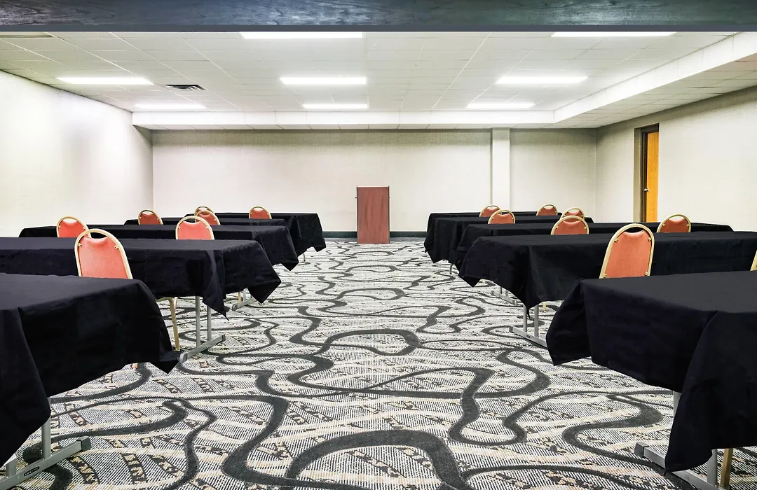 Days Inn & Suites By Wyndham Wausau-1