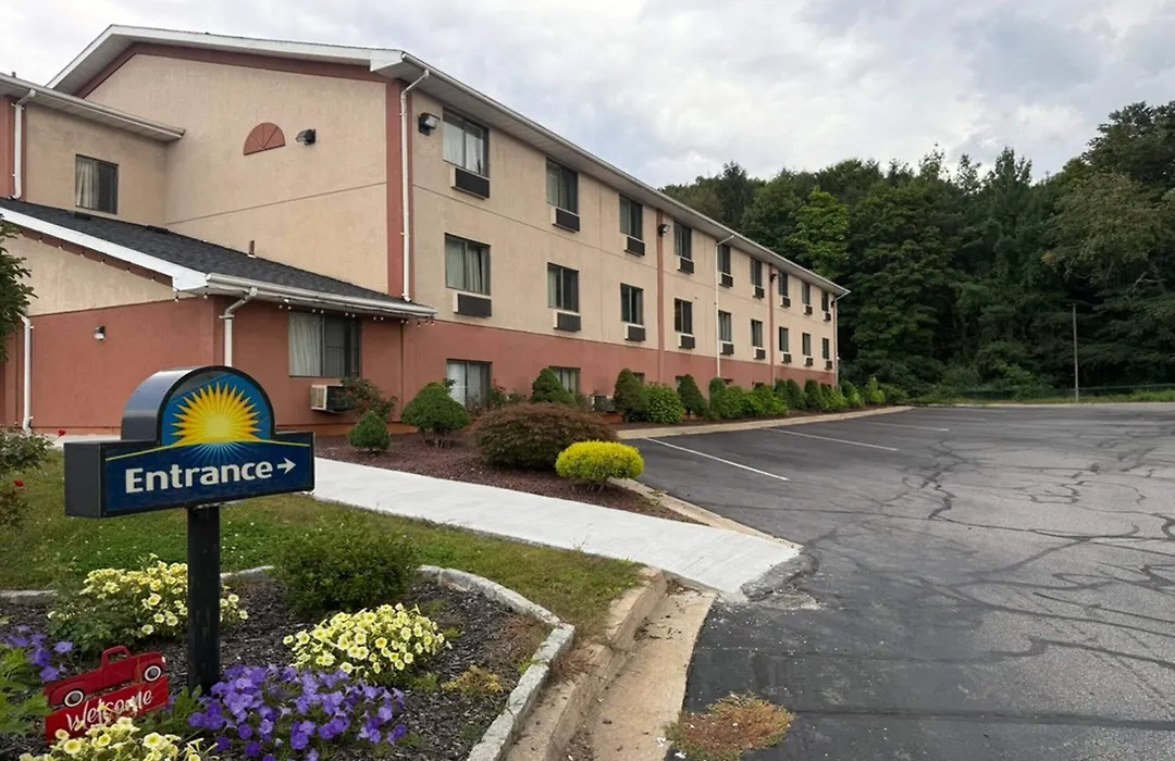 Days Inn By Wyndham Torrington-1