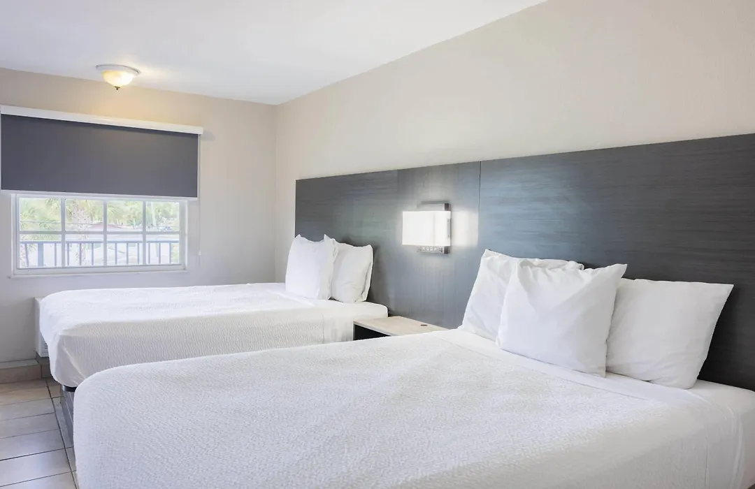 Travelodge By Wyndham Venice-1