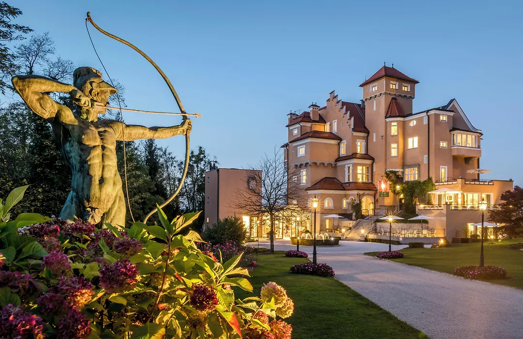 Hotel Schloss Mönchstein-1