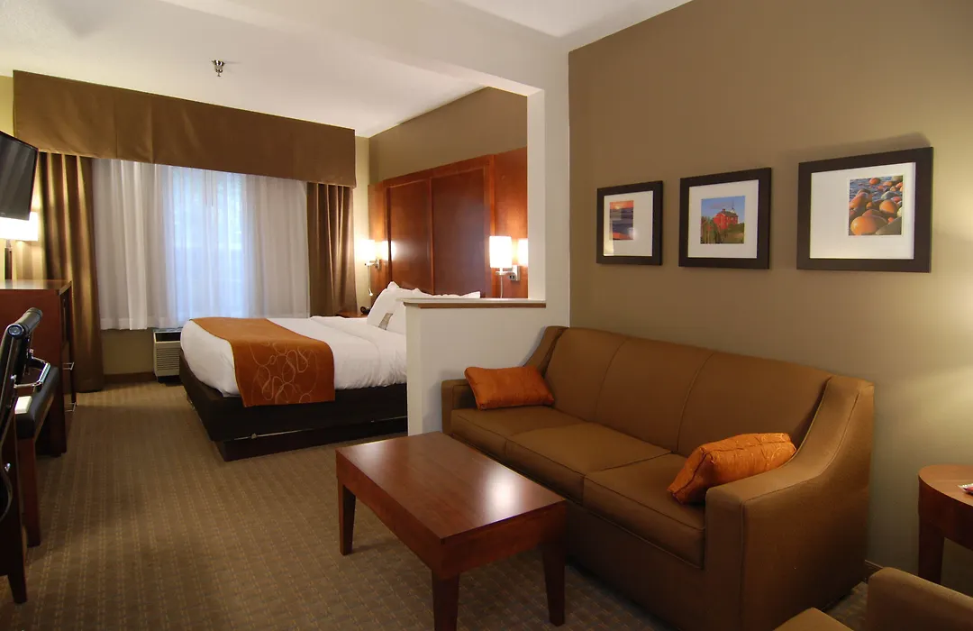 Comfort Suites Marquette-1