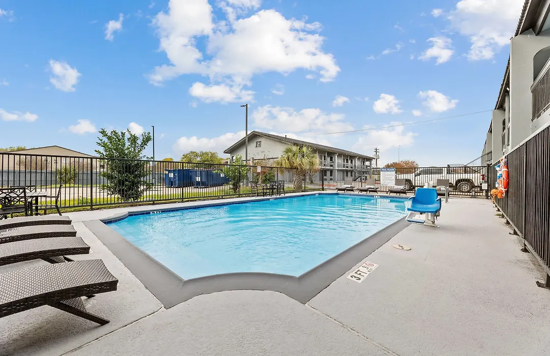 Motel 6 Texas City-1
