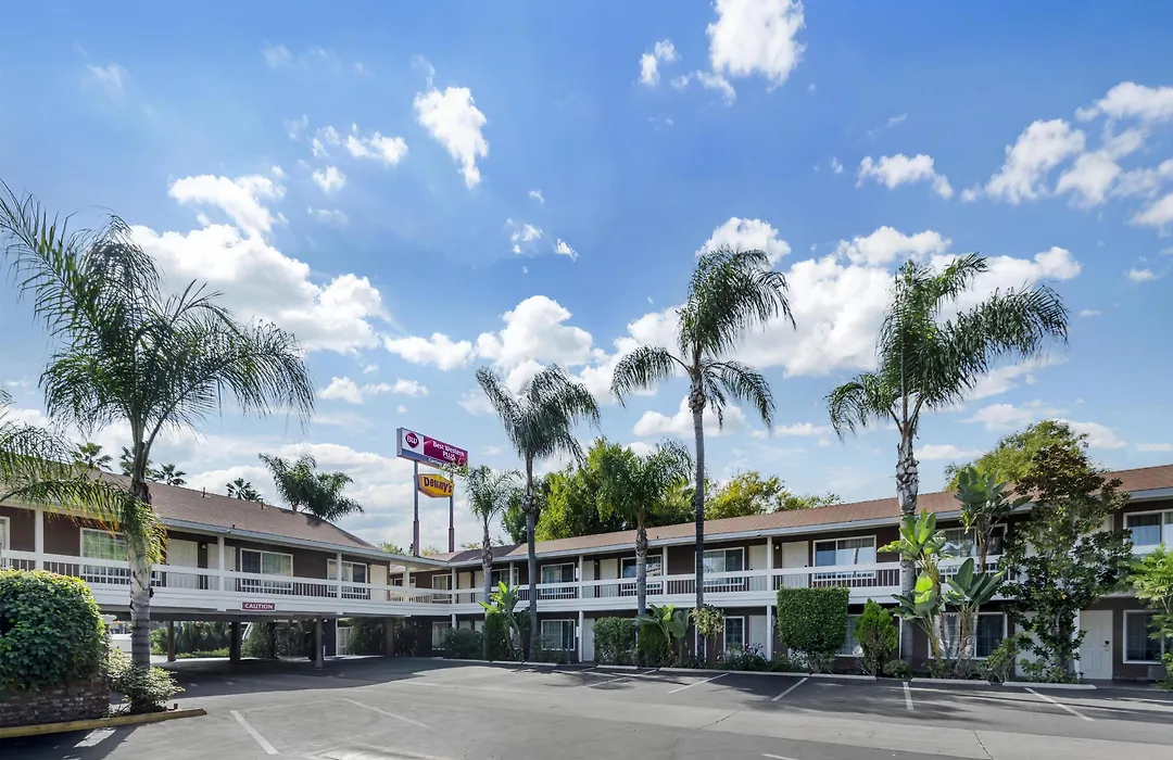 Best Western Plus Carriage Inn-1