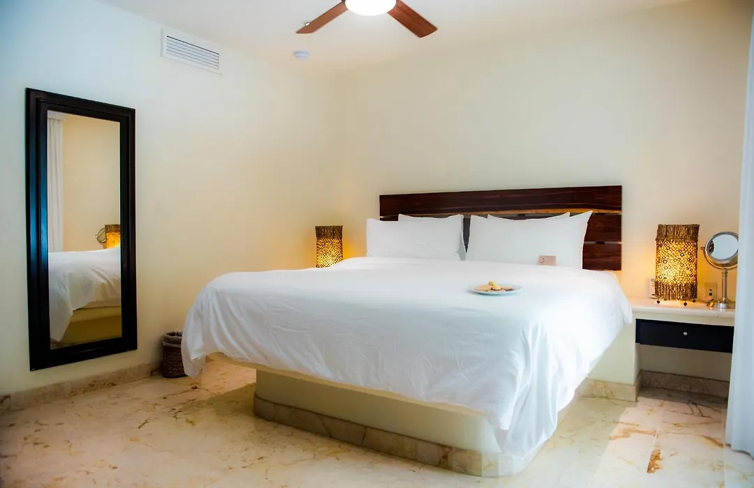 El Taj Oceanfront And Beachside Condo Hotel-1
