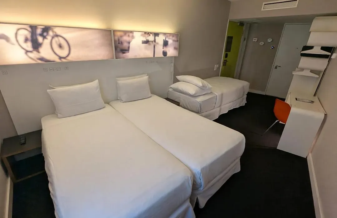 Hotel Gat Point Charlie-1
