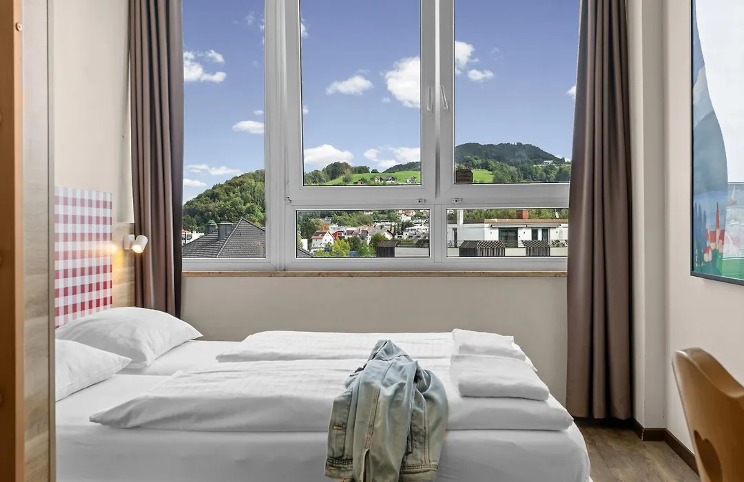 Meininger Hotel Salzburg City Center-1