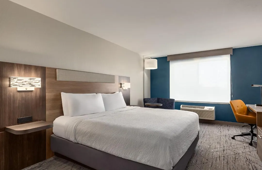 Holiday Inn Express Airport East By Ihg-1