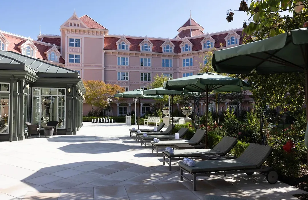 Disneyland Hotel-1