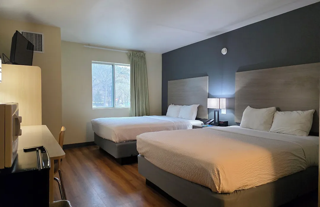 Econo Lodge-1