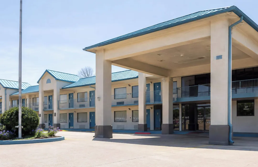 Econo Lodge Inn & Suites Bentonville-1