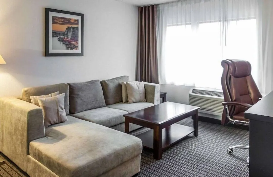 Clarion Hotel & Suites BWI Airport North-1