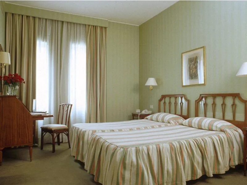 Hotel Commodore-1
